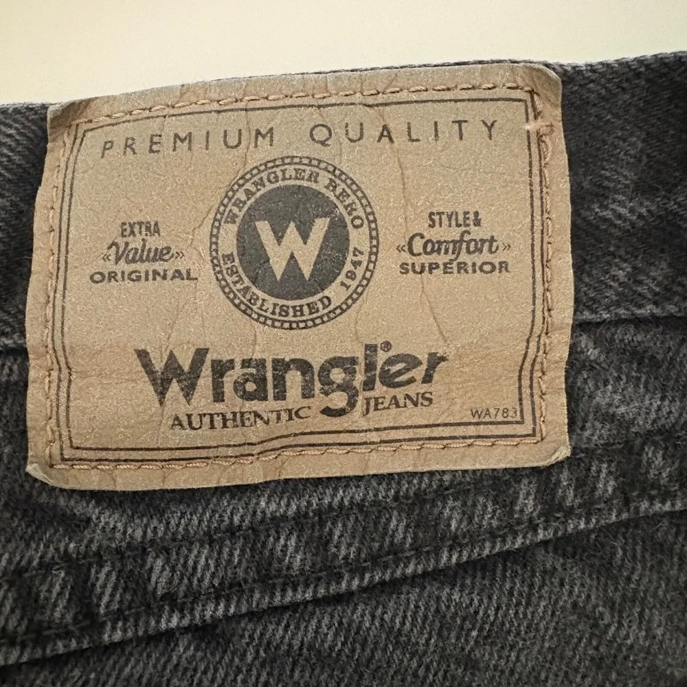 Wrangler Jeans Men's 35x32.5 (Tag 36x34) Premium Quality Black Denim Tapered leg